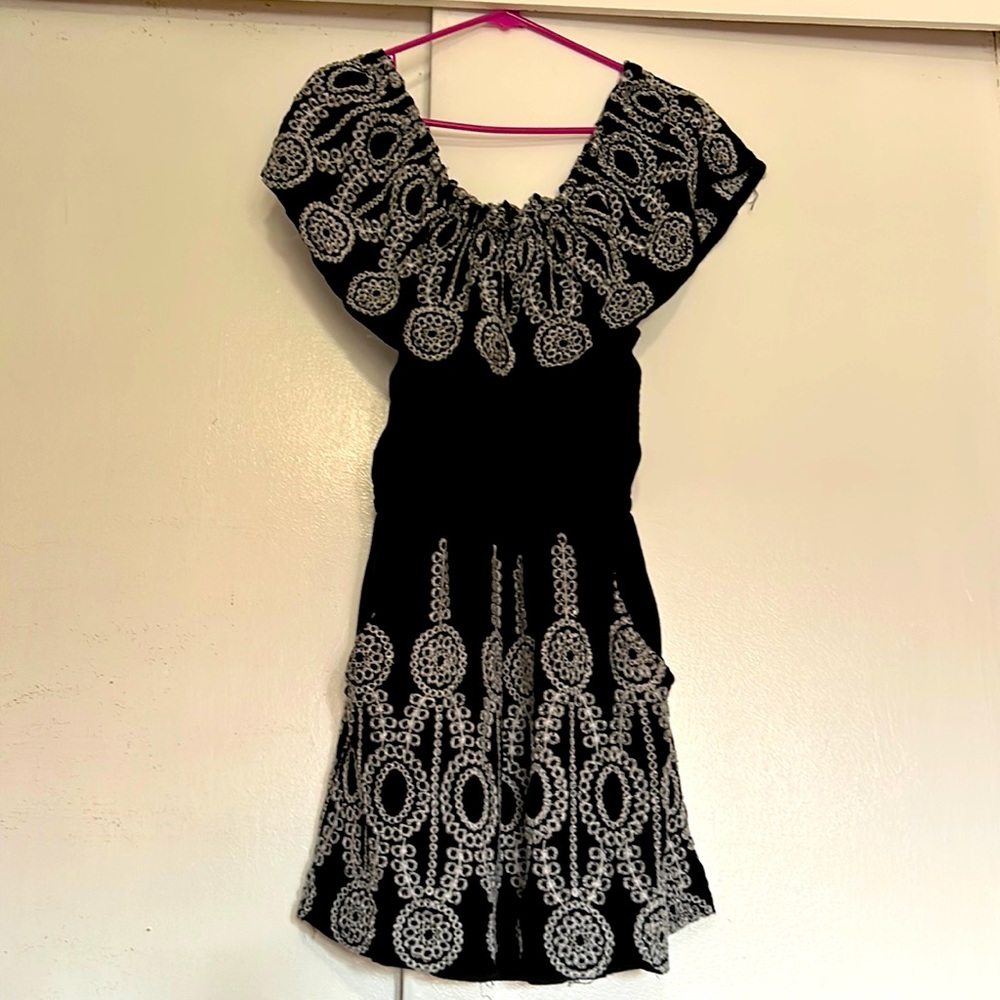 Mini embroider dress size m